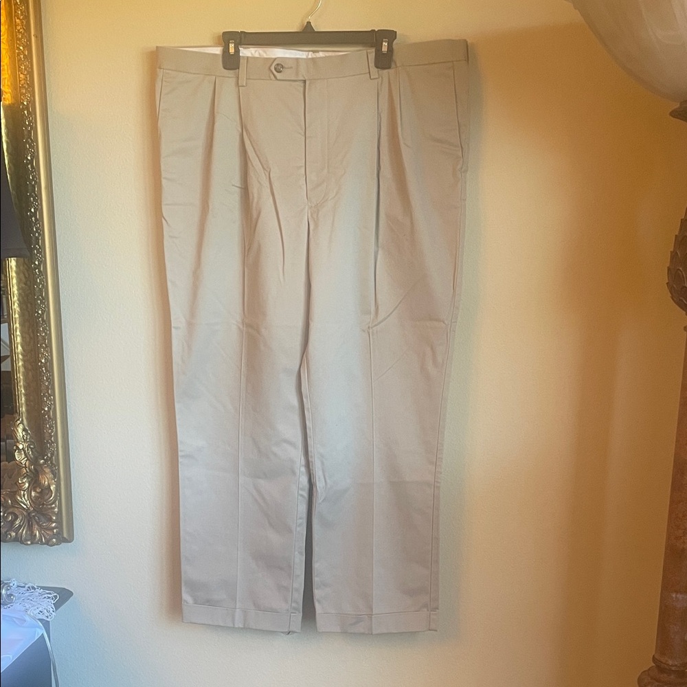Roundtree & Yorke Men's Khaki Chinos cuffed 42x29